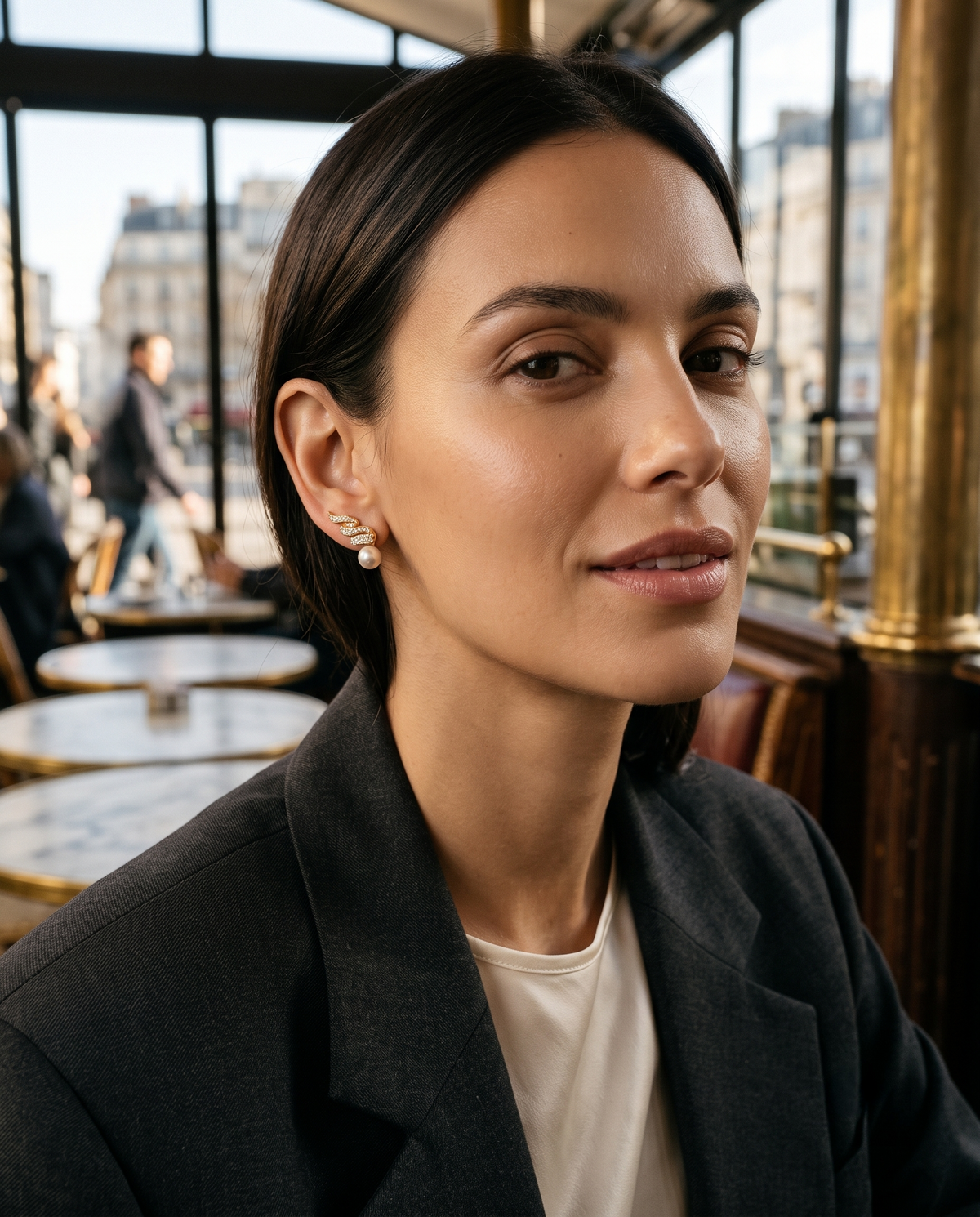 Queen Twirl Pearl Earring