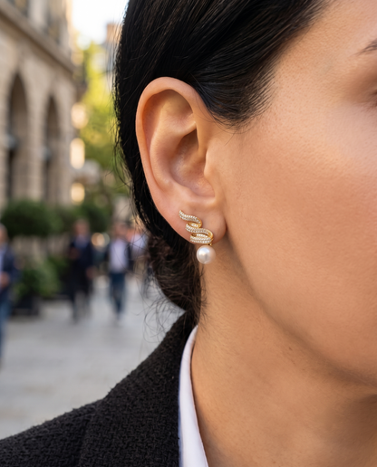 Queen Twirl Pearl Earring